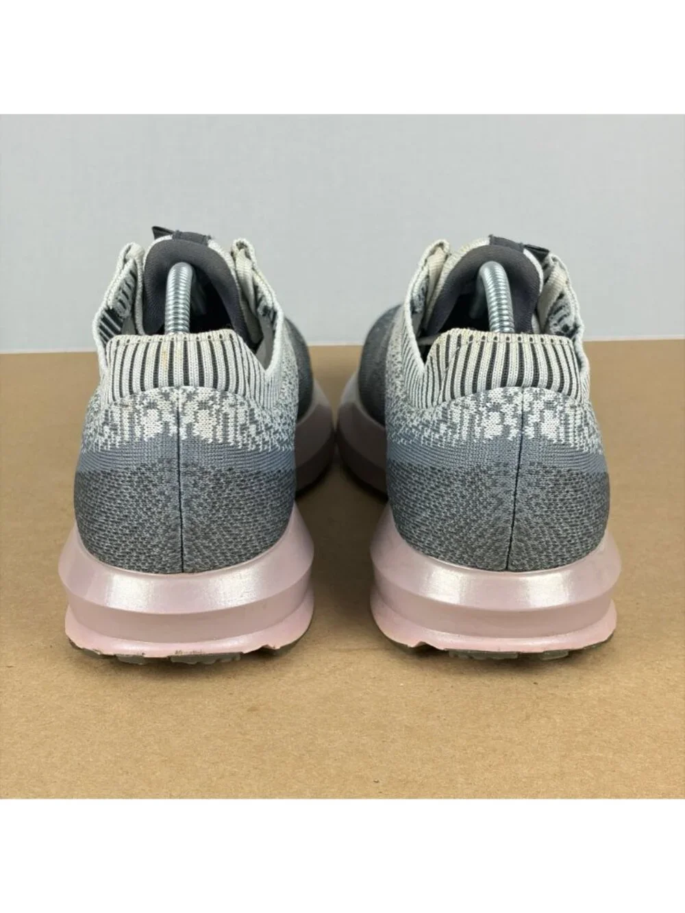 Brooks Levitate 2 Athletic Running Shoes Womens 8 Gray Lilac Breathable Low Top - Picture 4 of 10